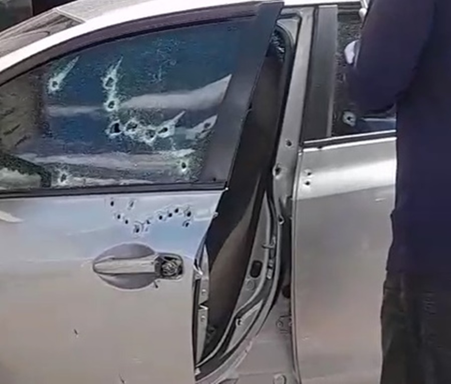 Carro fica crivado de balas em tentativa de homicídio em Mossoró