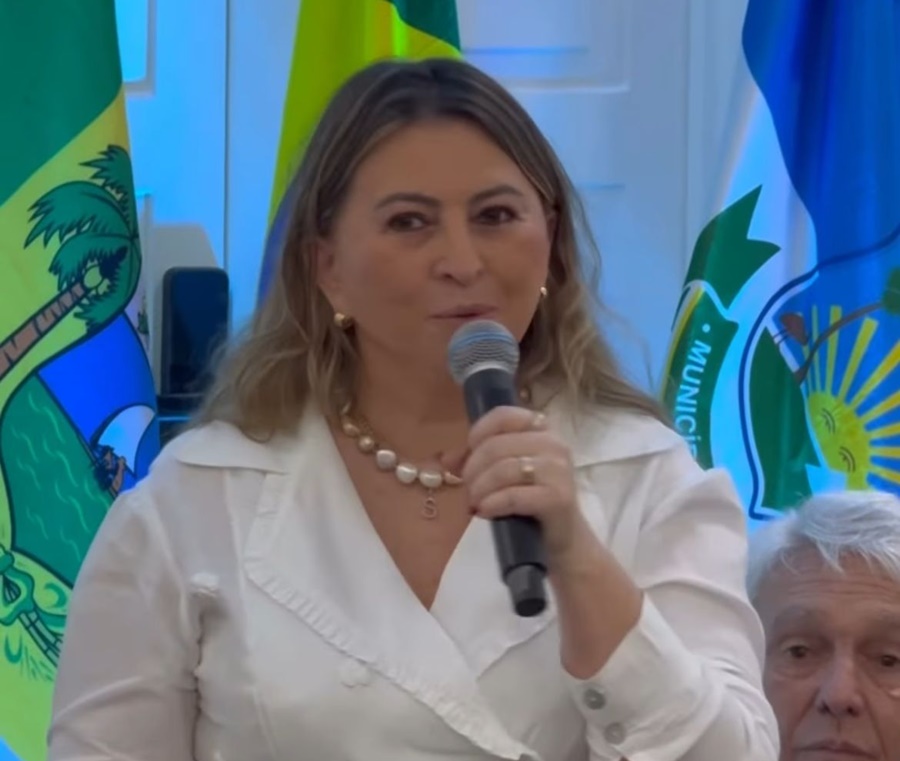 Shirley Targino toma posse como secretária de Assistência Social