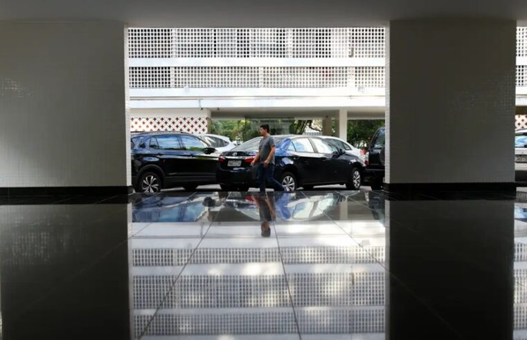 Proporção de brasileiros que moram sozinhos cresce 52% em 12 anos