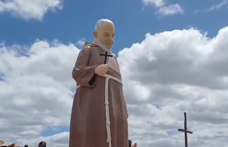 Com 7 metros, estátua de Frei Damião é inaugurada no interior do RN
