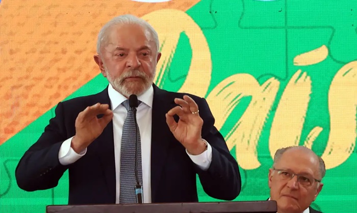 Lula diz que vai enviar nesta quarta projeto que regula redes sociais