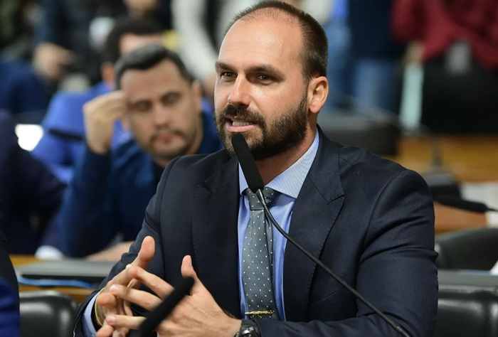 Hugo Motta barra liderança e Eduardo Bolsonaro pode ser cassado