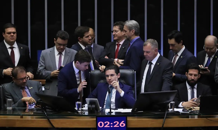 Seis dos oito deputados do RN votam a favor da PEC da Blindagem