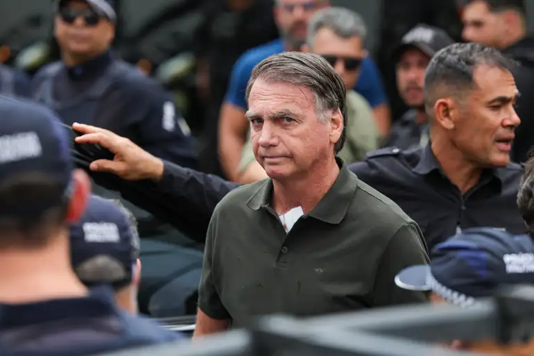 Moraes nega pedido de Bolsonaro para revogar prisão domiciliar