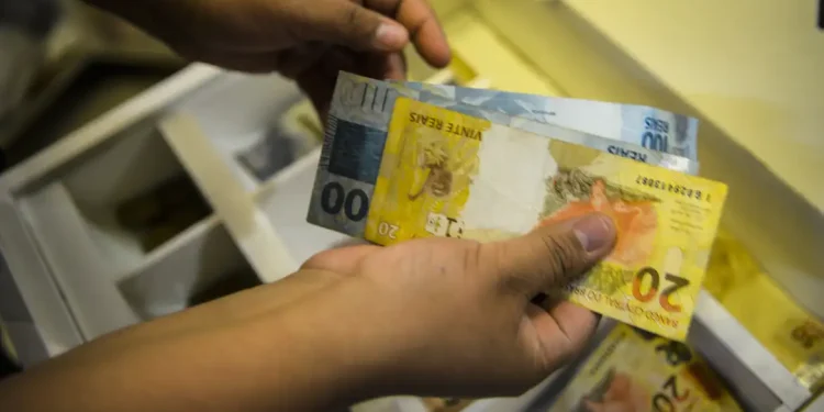 13º salário: primeira parcela deve ser paga até 28 de novembro