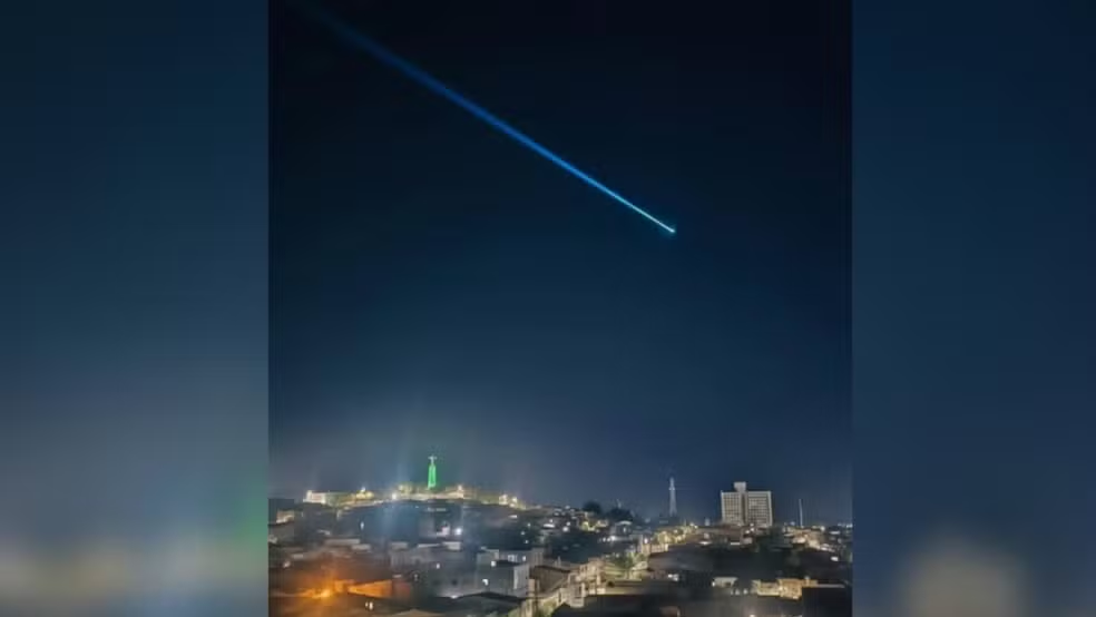 Meteoro ilumina o céu e é registrado em cidades do Nordeste