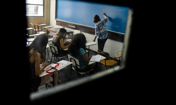 MEC vai pagar bolsa de R$ 1.050 para alunos de licenciatura