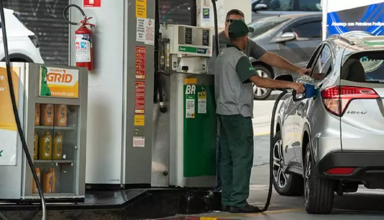 Petrobras reduz preço da gasolina em 5,2% a partir desta terça