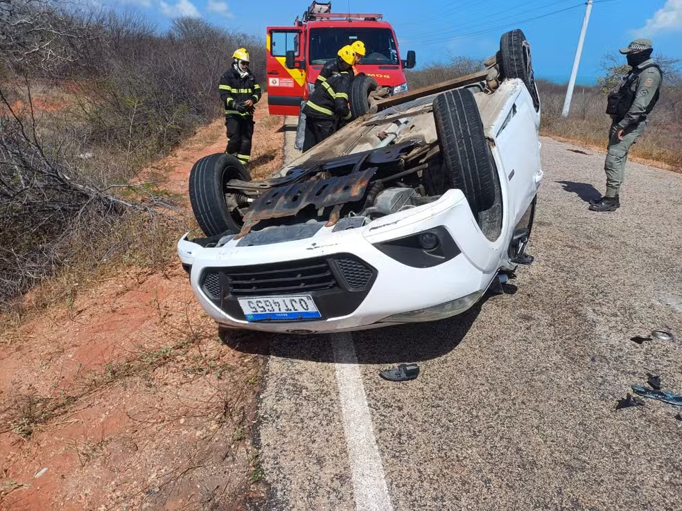 Jovem de 25 anos morre após capotamento na Costa Branca do RN
