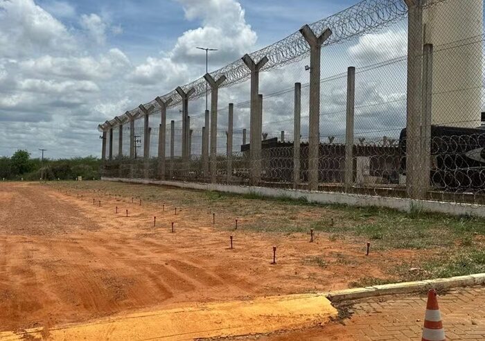 Prometida após a fuga, obra da muralha segue parada em Mossoró