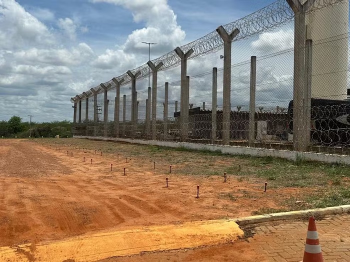 Prometida após a fuga, obra da muralha segue parada em Mossoró
