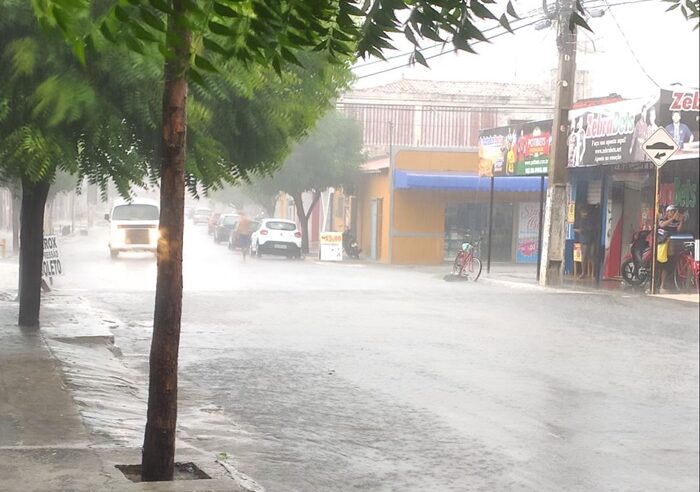 Mossoró registra 48 mm de chuva em menos de cinco horas