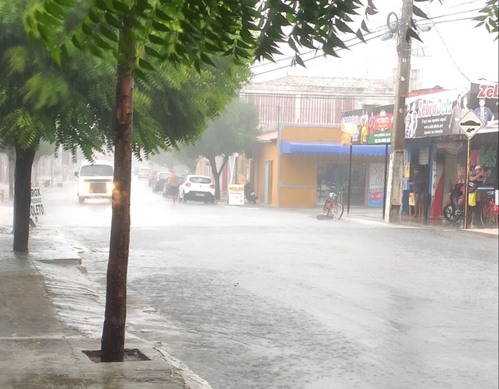 Mossoró registra 48 mm de chuva em menos de cinco horas