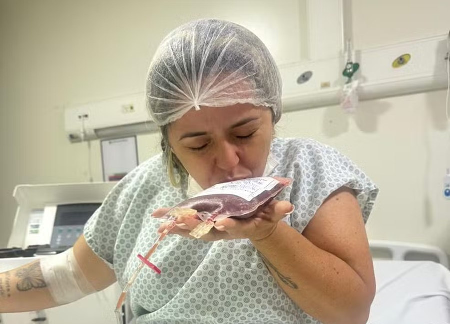 Mãe doa medula óssea para filha durante tratamento de saúde