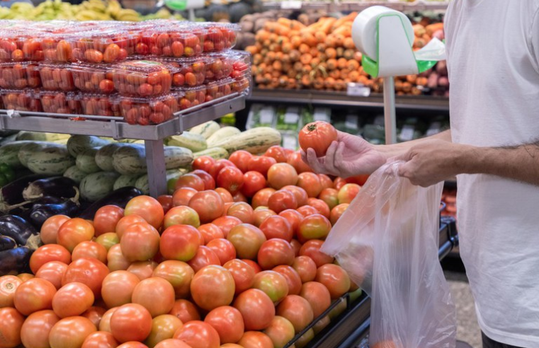Tomate e óleo puxam queda da cesta básica em Mossoró