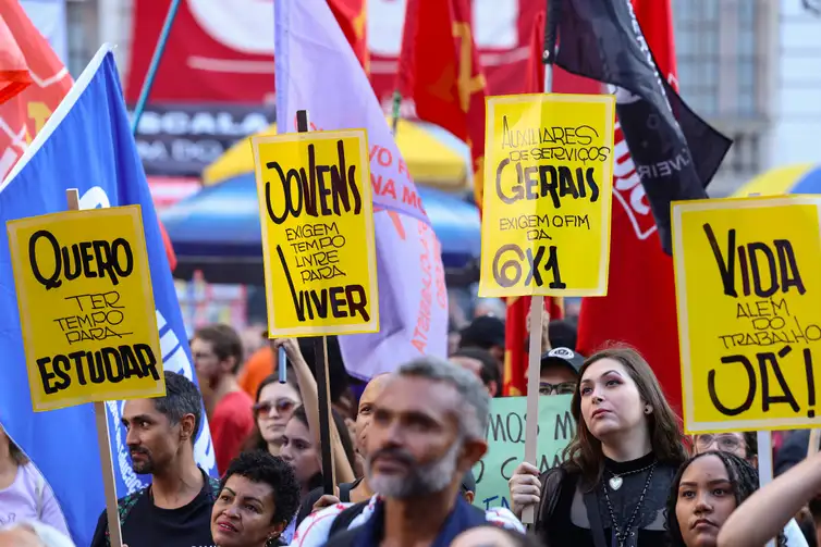 Proposta que acaba com jornada de trabalho 6×1 vai para a CCJ
