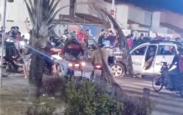Motoboys fazem protesto após caso de agressão em Mossoró
