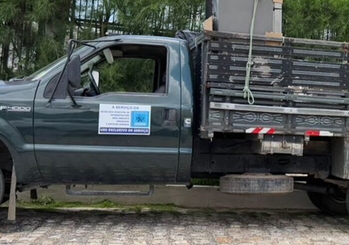 Caminhão da Prefeitura de Mossoró é flagrado fazendo mudança