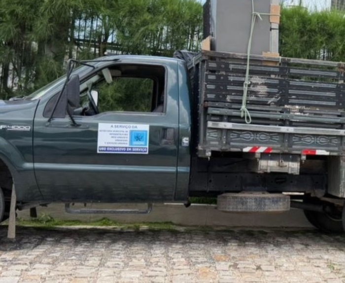 Caminhão da Prefeitura de Mossoró é flagrado fazendo mudança