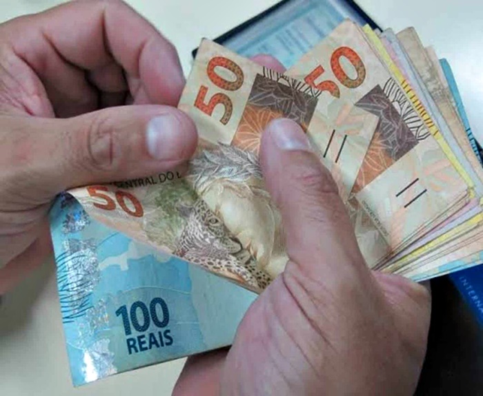Governo antecipa 13º do INSS e paga em abril e maio