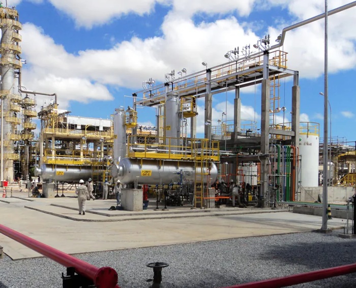 Refinaria do RN faz novo reajuste: gasolina sobe R$ 0,30 e diesel R$ 1