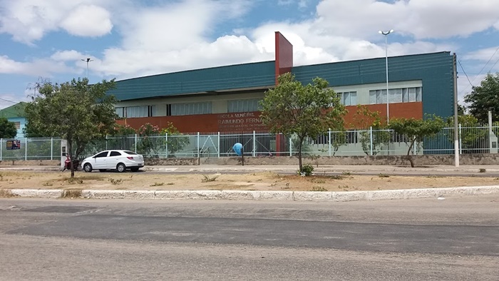 Escola municipal suspende aulas por falta de professor em Mossoró