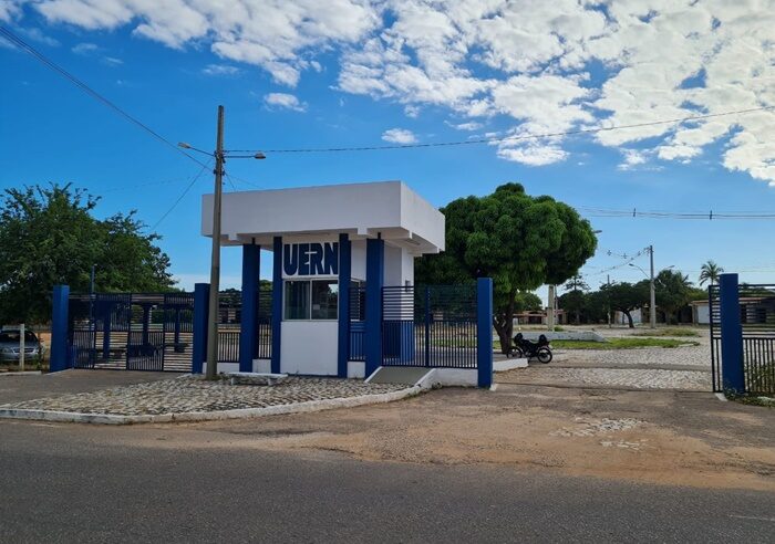 Uern arrecada alimentos para doação a famílias em Mossoró