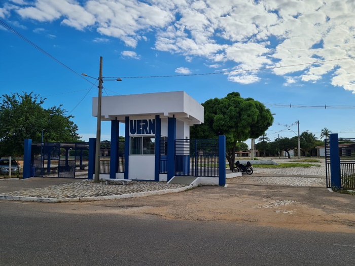 Uern arrecada alimentos para doação a famílias em Mossoró