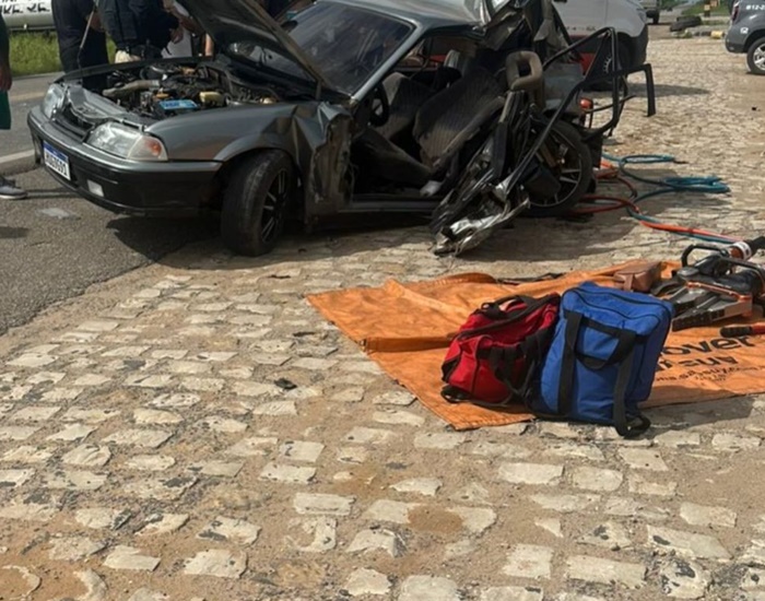Colisão entre carreta e carro deixa dois feridos na BR-110 em Mossoró