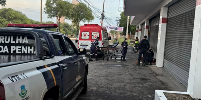 Mulher entra em trabalho de parto em calçada de Mossoró