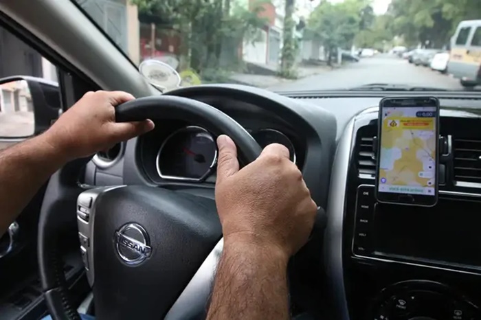 Governo publica MP que destina R$ 30 bi a taxistas e motoristas de app