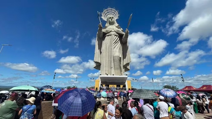 Dia de Santa Rita reúne fiéis na maior estátua católica do mundo