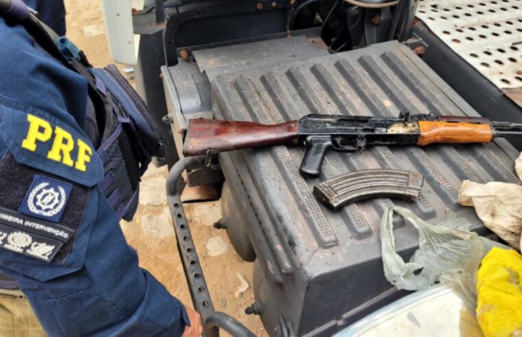 PRF apreende fuzil AK-47 na BR-304 em Mossoró