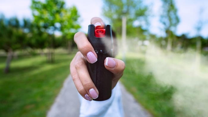 Lei autoriza venda de spray de pimenta para mulheres