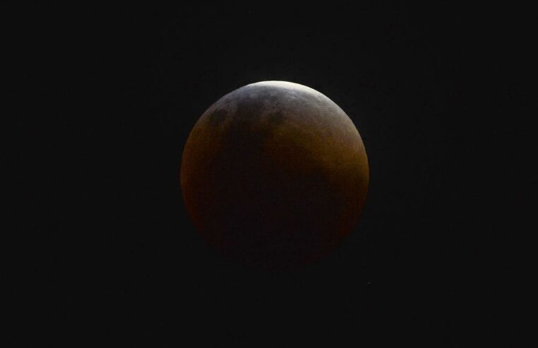Eclipse lunar poderá ser visto na madrugada desta sexta-feira (28)