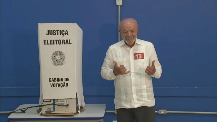 Lula vota e enaltece mobilização popular: “nunca vi nada igual”